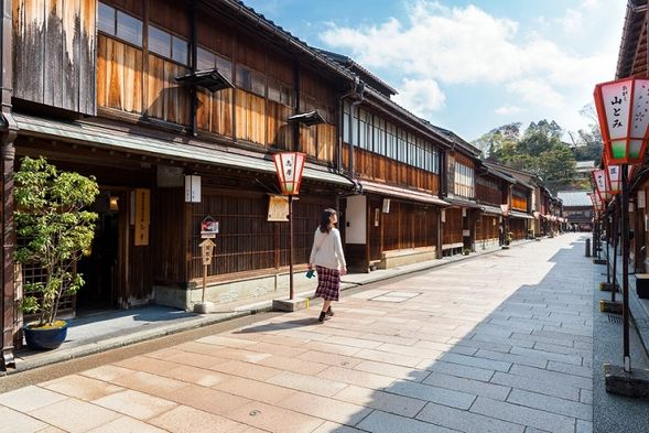 Kanazawa – Higashi Chaya District
(Free walk / approx. 60 min)