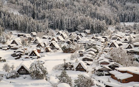 Shirakawa-go (UNESCO World Heritage Site)
(Stroll through the winter scenery of this nostalgic village preserving Japan’s original landscape / Free lunch / approx. 140 minutes)