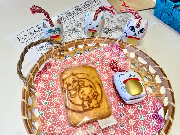 10:00 Lucky Cat Painting Experience (30-60min)