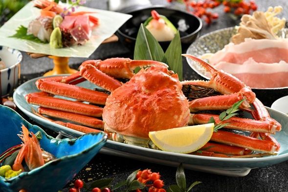 Arrive Yamanaka Onsen Hanatsubaki around 16:30–17:00; relax in signature baths and enjoy a dinner including a whole snow crab.