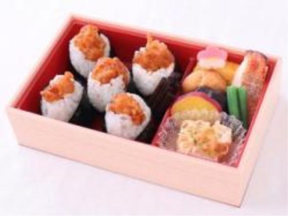 Nagoya Station⇒the Snow wall (appx. 6hours) (Eat Temmusu lunch Box in the bus. ※ It is made using rice balls and shrimp tempura)