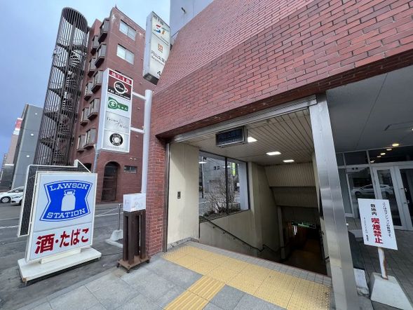 Meet at the ticket gate of Maruyama-koen Station
