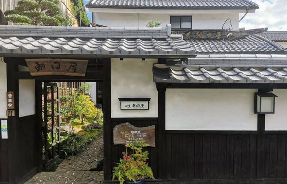 For NIPPONIA Guests – Dinner at Asadaya
Enjoy refined seasonal cuisine at Asadaya, a long‑established kappō restaurant founded in 1919.
Photo: Asadaya cuisine