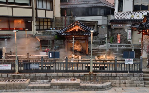 Yumura Onsen Town
(Stroll through a hot spring town with a charming, old-fashioned atmosphere / approx. 50 min)