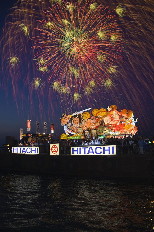 From 18:30, please make your own way to the fireworks viewing area and get ready to be dazzled by the spectacular display! If you have any trouble finding your seats, our staff will be on hand to assist you.