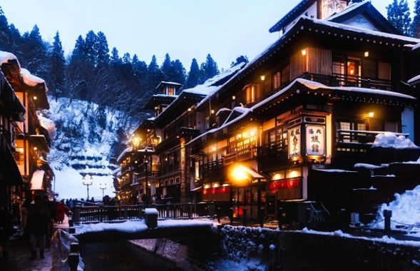 Enjoy free time exploring Ginzan Onsen (approx. 1 hour 45 minutes)