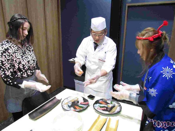 Sushi making and lunch at Umemori Sushi School (90 minutes): Experience fee and lunch included.