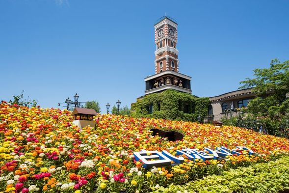 Shiroi Koibito Park (Free activities 60min)
You'll get to see the fascinating production line at Shiroi Koibito Park and learn how those delicious cookies are made.