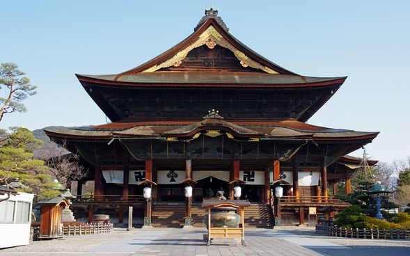 Zenkoji Temple
(Visit Zenkoji, a historic temple with around 1,400 years of history since its founding, enshrining the Ikko Sanzon Amida Nyorai, said to be Japan's oldest Buddhist statue / Approx. 70 min.)