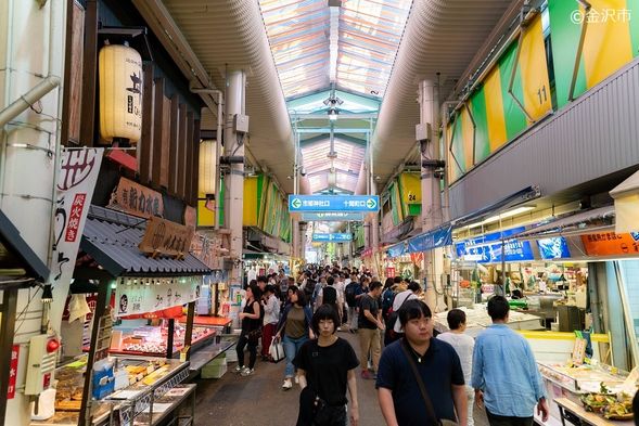 Stroll through Ohmicho Market (60minutes)
※Please take lunch on your own here
