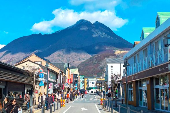 Arrive at Yufuin Street fo free time ( 160 minutes )