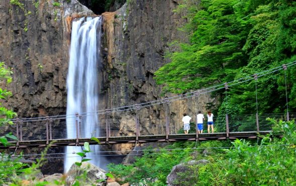 Naena Falls
(Admire the spectacular waterfall / approx. 40 minutes)