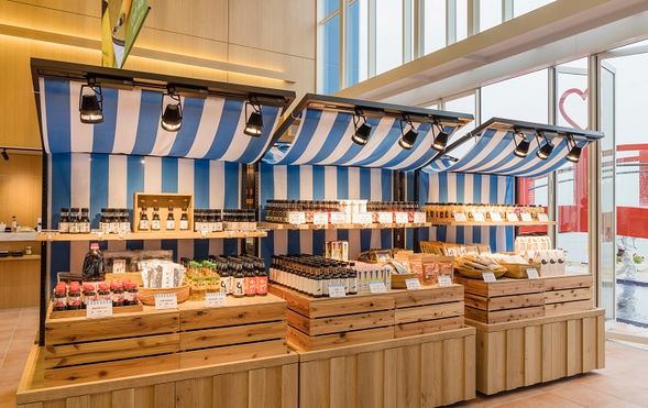 Craft Circus: Seaside shopping and photo opportunities at this popular spot (approx. 40 minutes)