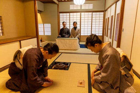 Tea ceremony experience
from 1:00 p.m. for 60-90 minutes
*The duration may vary depending on the number of participants.