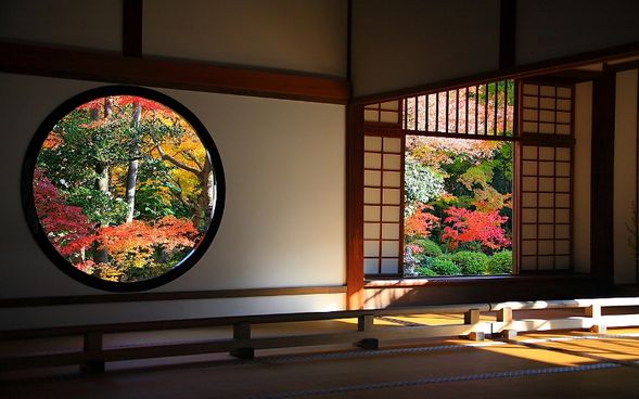 Shozan Resort Kyoto
↓
<Walk>
↓
Genko-an Temple
(View the elegant autumn foliage from the Window of Enlightenment and the Window of Mayoi / Approx. 40 minutes)