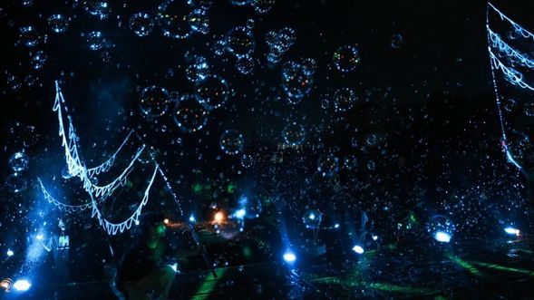 Night Bubble Art: Magical & Photogenic Bubble Show