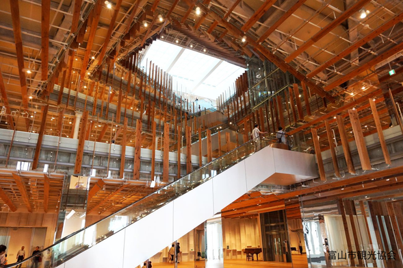 Toyama Glass Art Museum
(45min)