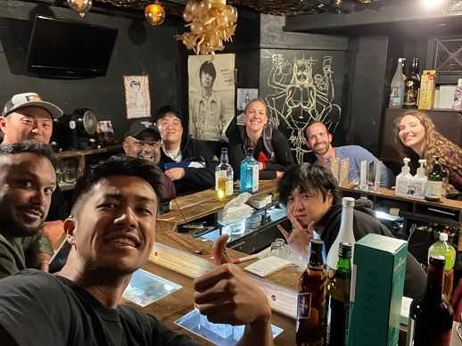 Stop At: Ura-Namba
We will go to local izakaya at "Ura-Namba". Ura-Namba is the area local people enjoy drinking. You can feel local atmosphere and Yakitori, Karaage and Sake.
Duration: 40 minutes