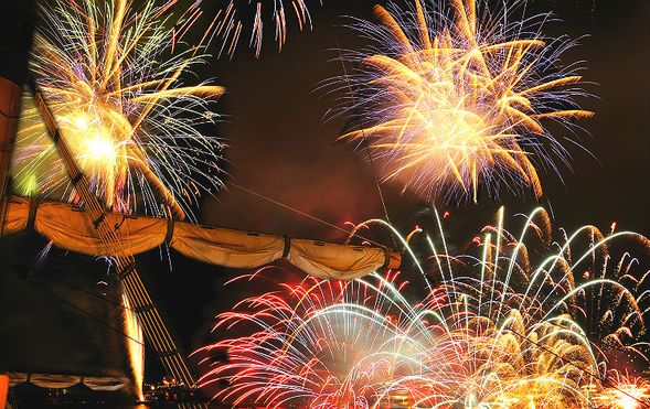 Hakone Pirate Ship – Lake Ashi Fireworks Cruise (Approx. 50 min)
Enjoy an unforgettable fireworks cruise while watching approximately 2,500 fireworks illuminate the night sky over Lake Ashi.
Departure Port
July 31, August 4 & 5: Togendai Port
August 1, 2 & 3: Hakone-machi Port