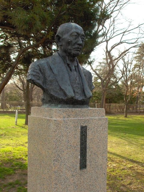 Along the way: Introduction to the “Statue of Shosuke Sato” and the donated elm tree