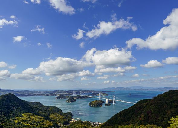 Shimanami Kaido Scenic Drive
(Enjoy breathtaking views of the Seto Inland Sea)
