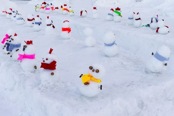 You may encounter the cute snowmen!