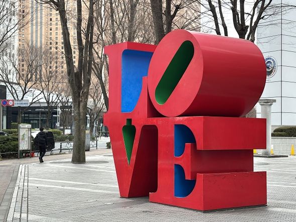 Meet with guide at LOVE Object at Shinjuku
(Departure time is 8:30am)