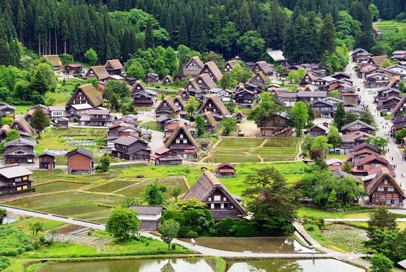 Shirakawa-go
(Free time to explore the World Heritage Gassho-zukuri village and have lunch at your leisure/approx. 90 minutes)