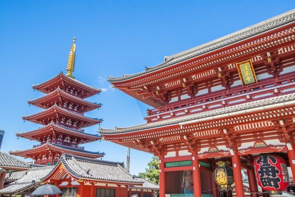 Explore Asakusa: Senso-ji temple, Kaminari-mon Gate and Nakamise shopping avenue