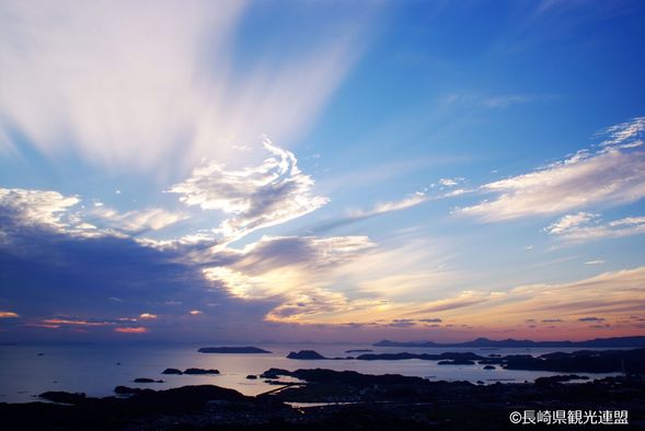 13:00 在弓張之丘酒店享受豐盛午餐,也能夠眺望九十九島的美景
