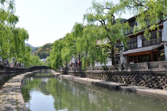 Kinosaki Onsen Town
(Enjoy a stroll through the charming hot spring town or visit the public baths for an additional fee/approx. 90 minutes)