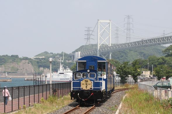 13:00 Seaside Train Shiokaze