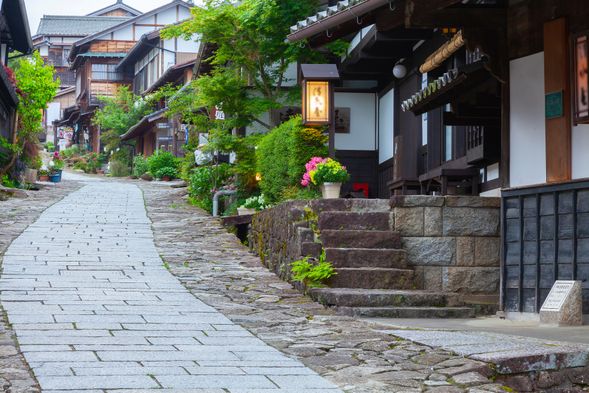 Explore Magome-juku (Stone-paved hillside post town & free time for lunch, ~120 mins).