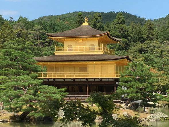 Kinkakuji Temple (45 minutes): Admission fee included.