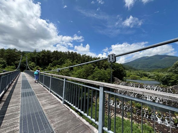 參觀山彥吊橋並於長老湖周邊散策(停留約 1 小時 30 分鐘)