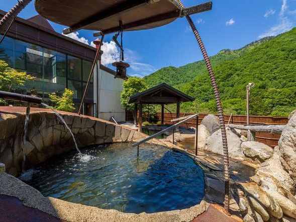 Okuhida Onsen – Okada Ryokan
- Early check-in around 16:30
- Enjoy Hida beef kaiseki dinner
- Relax in open-air hot springs under the stars