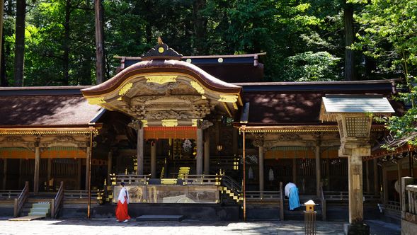 Independent exploration of Suwa Taisha Kamisha Honmiya Shrine (~50 mins).