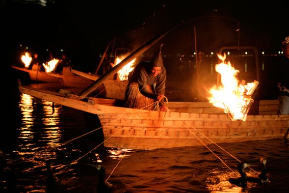 【With Dinner】
June-August: 19:30~
September-October: 19:00~
Ukai Watching
(40mins)