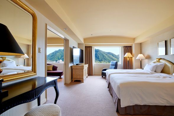 Miyako Hotel Gifu Nagaragawa
Set along the clear waters of the Nagara River, this refined hotel boasts views of Mount Kinka and Gifu Castle. With polished service and premium facilities, it provides a tranquil and elegant riverside escape.