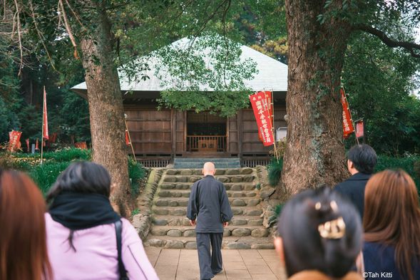 Shiofune Kannon Temple visit
Guided walk through the temple grounds, including explanations of its history and unique features. Participate in traditional practices such as incense offering and bell ringing, followed by free time to explore
