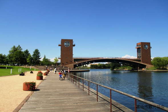 Fugan Canal Kansui Park (45min)
※Enjoy your morning walk
※You can also visit the Starbucks Coffee Kansui Park Store, called “the most beautiful Starbucks in the world.”