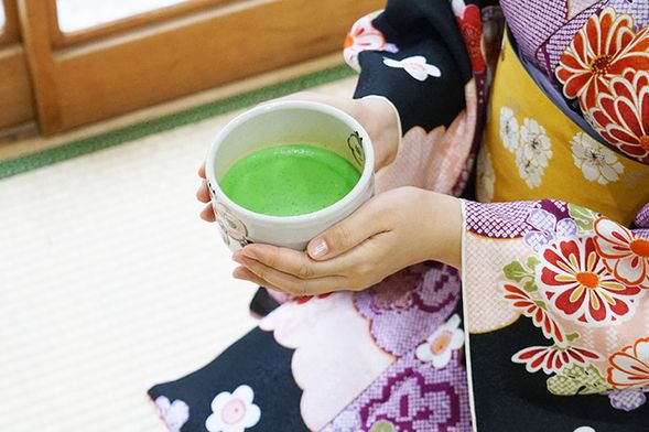 Matcha Experience (60min.)
※ Experience making matcha at a specialty shop and enjoy the mild flavor of our carefully selected "ichibancha", experience matcha tea that doesn't have a bitter aftertaste.
※ Jo-namagashi is a high-quality Japanese confectionery, soft and delicate, in elaborate shapes and colors, often reflecting seasons. Matcha and jo-namagashi really go well together!