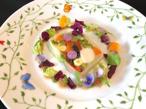 Lunch Onboard – Hermaïon
A full French course created with seasonal Japanese ingredients, presenting a harmony of classical technique and modern elegance.