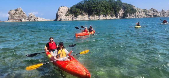 breakfast - buffet
08:10
Depart hotel and walk to destination
08:30
Enjoy an early morning sea kayak tour at Jodogahama beach.