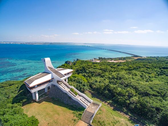 Makiyama Observatory (approx. 30 min)
Enjoy panoramic views of Irabu Bridge.