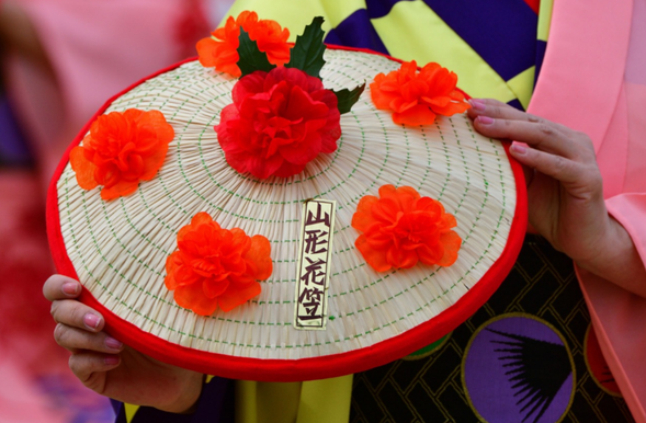 Daytime Hanagasa: The Art of the Danc