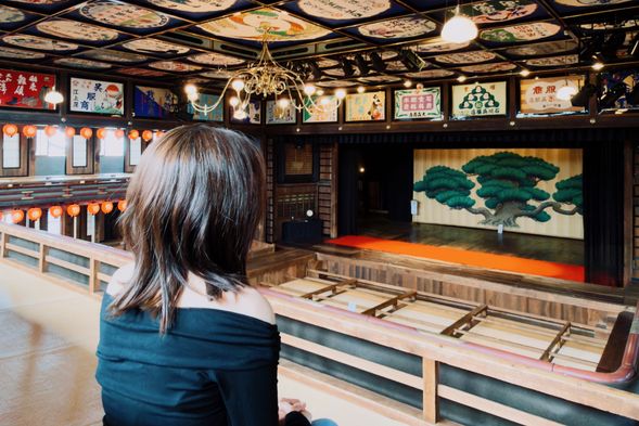 Yachiyoza Theater (30-min interior exploration + 30-min guided explanation)
