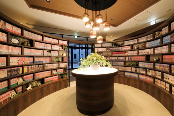 Choose between a single room or a twin room.
- Within walking distance of Tenjin Station on the subway airport line.
- The lobby has a “MANGA Library” with about 7,000 manga books, which guests can read freely.