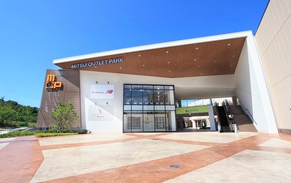 Mitsui Outlet Park Shiga Ryuo
Free time for shopping and early dinner at one of the largest outlet malls in the Kansai region (approx. 100 minutes)