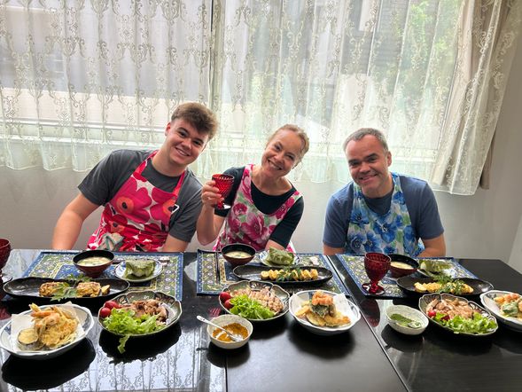 **The Standard Washoku Course**
Includes Japanese rice, Miso soup
Teriyaki chicken
Dashi-maki tamago (Japanese rolled omelet),
Tempura
Accompanied by Japanese green tea, sweets, and fruit.